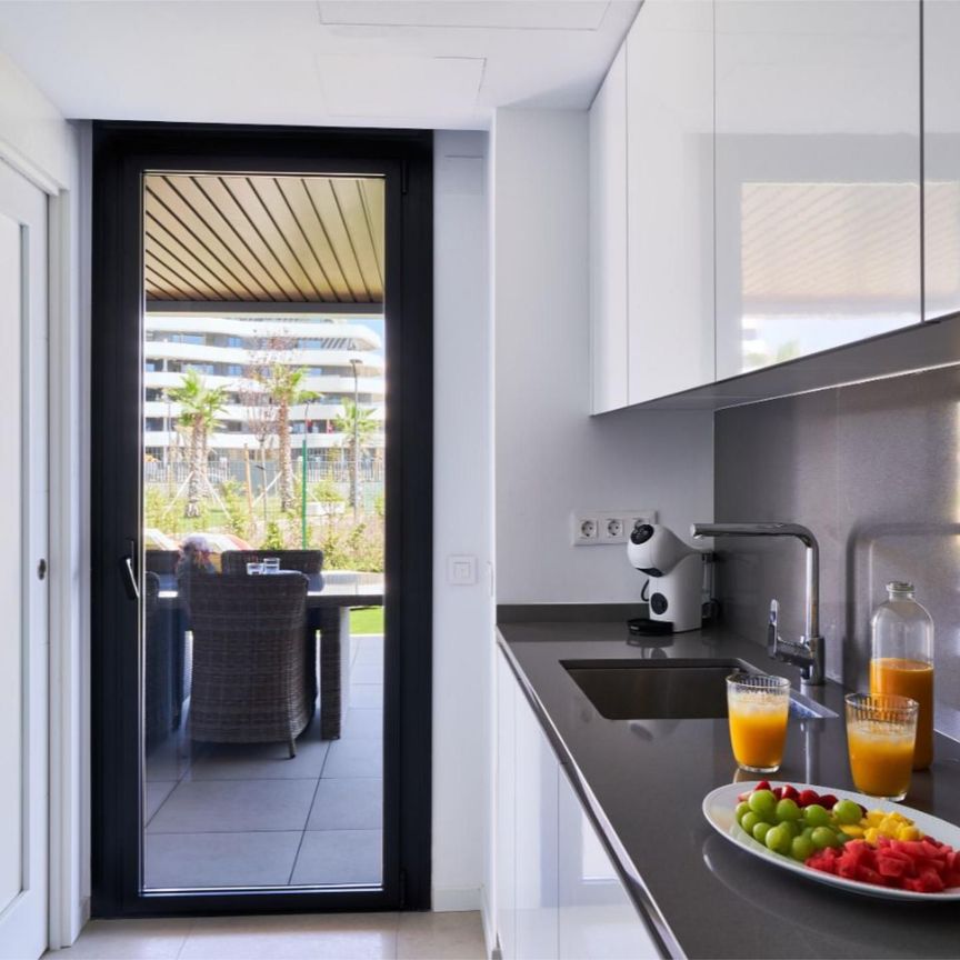 Piso de alquiler en Avenida Mar de Alborán, 15, Los Álamos - Photo 1