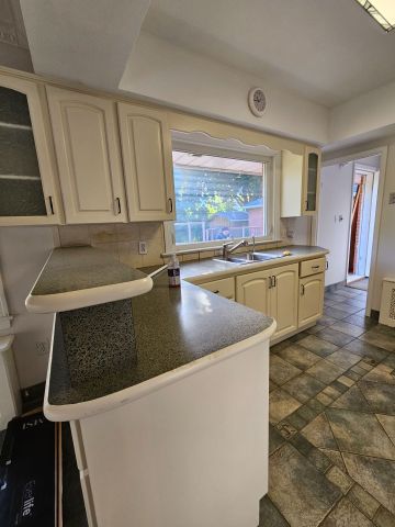 For Lease - 964 King Road Unit# Upper, Burlington, Ontario - Photo 4