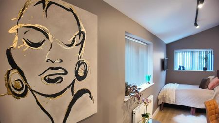 1 bedroom in a house share to rent - Photo 3