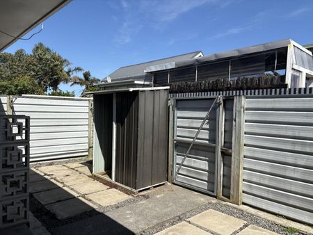 Short walk into local Gisborne CBD - Photo 2