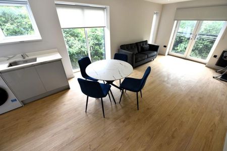 2 bedroom flat to rent - Photo 2