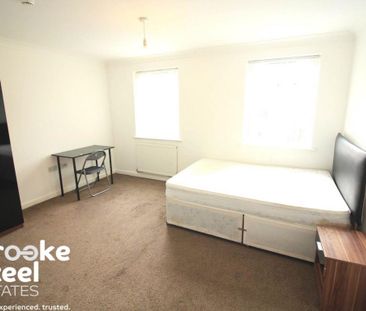 4 bedroom townhouse to rent - Photo 5