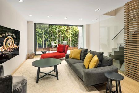 6 bedroom terraced house to rent - Photo 4
