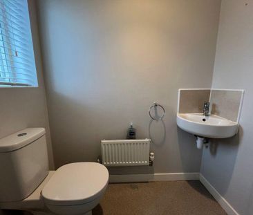 3 bedroom semi-detached house to rent - Photo 2