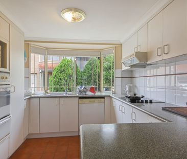 Spacious 3-Bedroom Townhouse in Prime Carseldine Location - Photo 5
