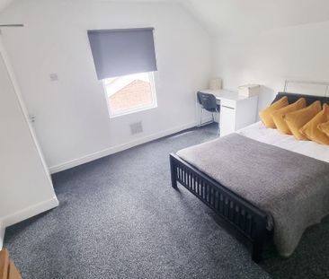 4 Bed Detached House, Cloister Street, NG7 - Photo 2