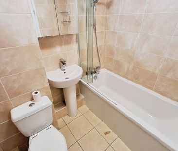 The Drive, Great Warley, BRENTWOOD - Photo 3