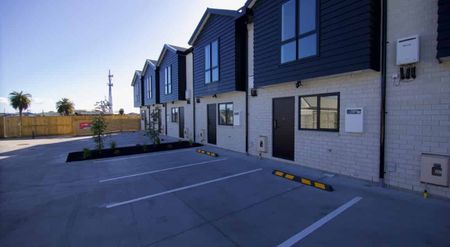 Near New Two Bedroom Terraced Unit - Photo 3