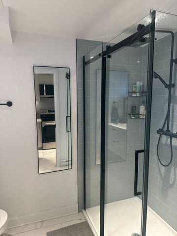 5489 Avenue Coolbrook, #A - Photo 3