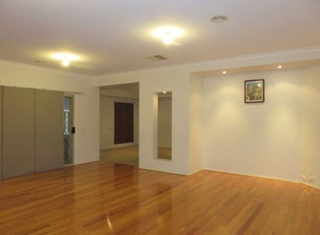 Spacious 4-Bedroom Home with Modern Amenities in Epping - Photo 2