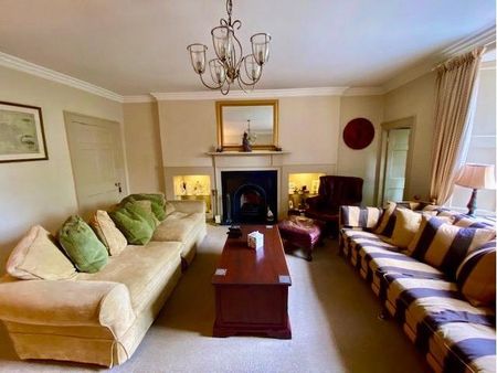 3 bedroom flat to rent - Photo 2