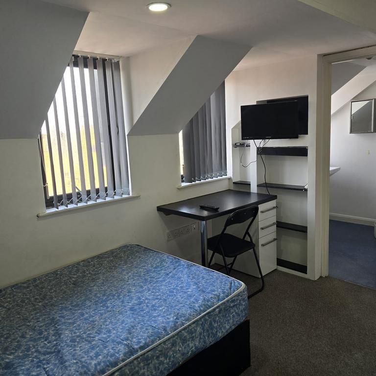 Studio to rent - Photo 1