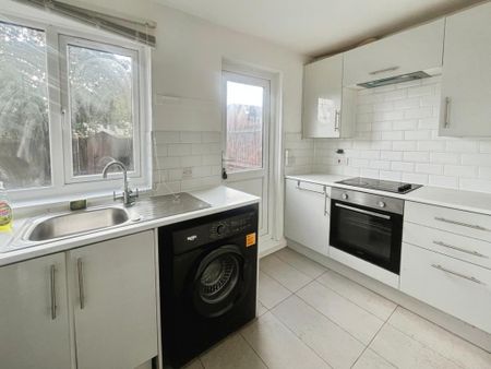 2 bedroom end of terrace house to rent - Photo 3