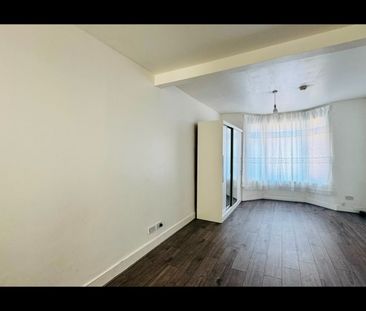 5 Bed Terraced House, Selsdon Road, E13 - Photo 1