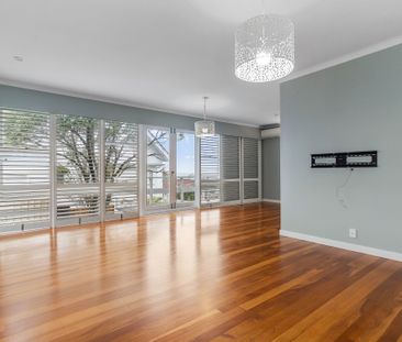 Spacious Living - Unbeatable Location - Photo 5