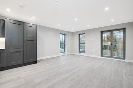 Queens Road, Weybridge, Surrey, KT13 - Photo 2