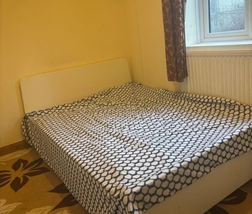 Room in a Shared House, Bedford Place, CR0 - Photo 4