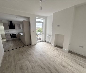 3 bedroom end of terrace house to rent - Photo 2