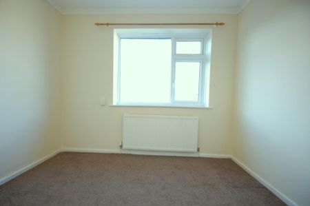 2 bedroom end of terrace house to rent - Photo 4