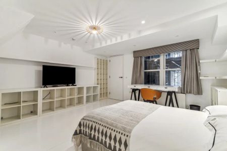 5 bedroom flat in South Kensington - Photo 2