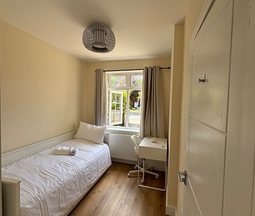 Studio Flat, The Curve, W12 - Photo 3