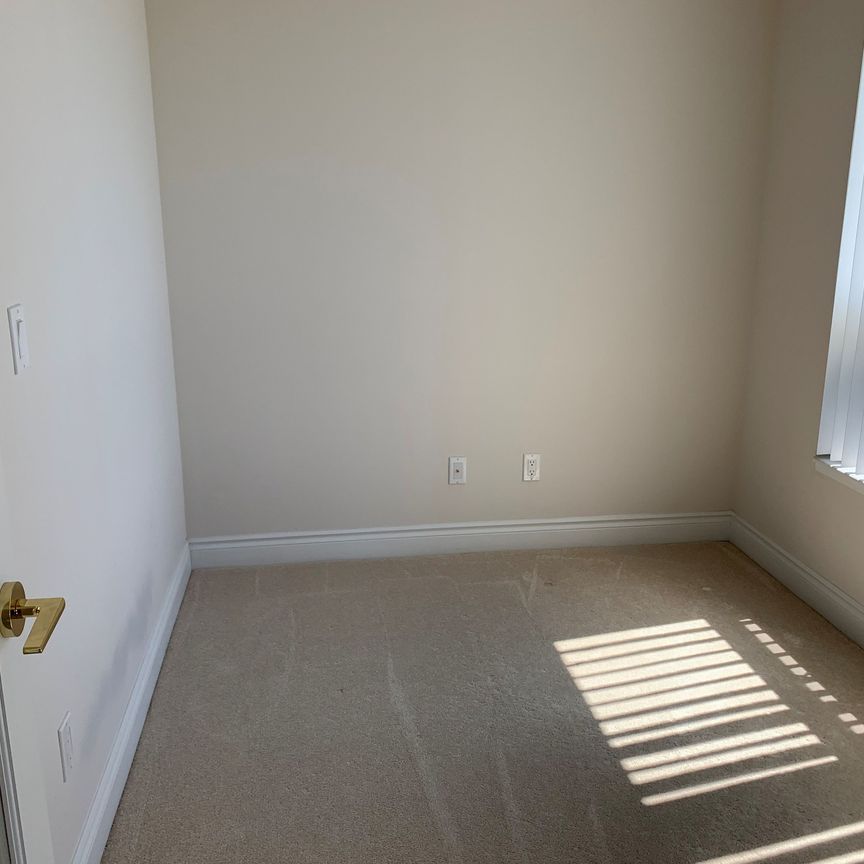 For Lease - 11211 Yonge Street Unit# 517, Richmond Hill, Ontario - Photo 1