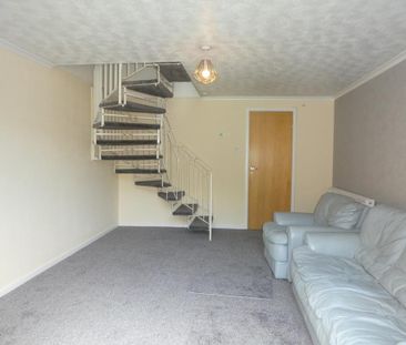 2 bedroom terraced house to rent - Photo 2
