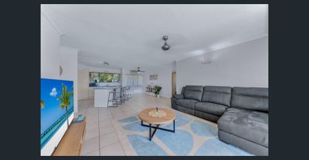 Coastal living with breathtaking views - Photo 3