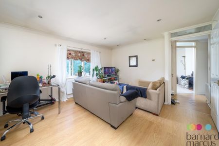 1 Fallowfields Drive, North Finchley - Photo 2