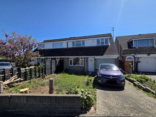3 bedroom semi-detached house to rent - Photo 1