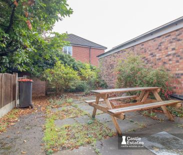 4 bedroom terraced house to rent - Photo 4