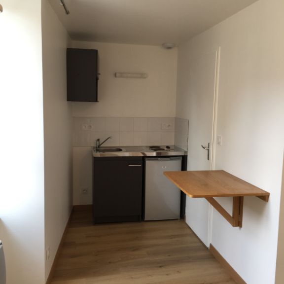 Location Appartement 1 pièce 12m² - Photo 2