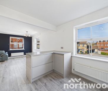 2 bedroom flat to rent - Photo 2