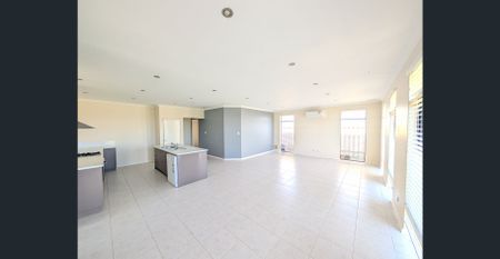 Large 4x2 Family Home! - Photo 2