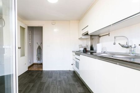 Carrer del Serpis, Valencia, Valencian Community 46022 - Photo 2