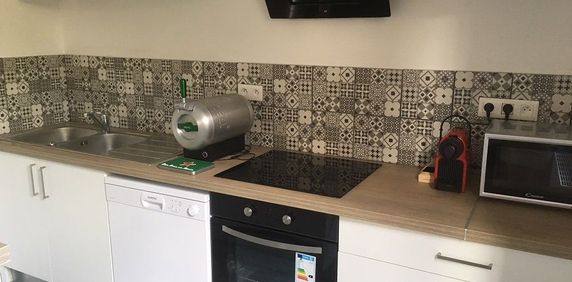 CHAMBRE EN COLOCATION AVEC SALLE DE DOUCHE ET WC PRIVES PROCHE IUT INSET ET GARE - Photo 2