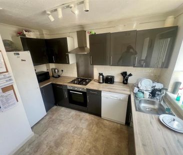 1 bedroom in a house share to rent - Photo 4