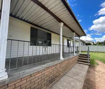 3 bedroom home with Garage - Photo 1