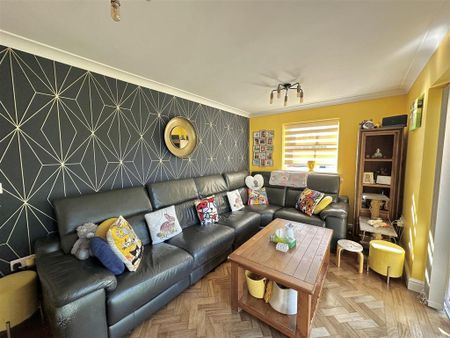 3 bedroom detached bungalow to rent - Photo 3