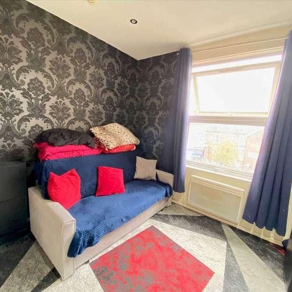 Castlehill Parade, The Avenue, West Ealing, W13 - Photo 1