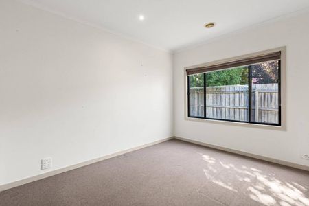 Large Family Home - Two Living Areas! - Photo 3