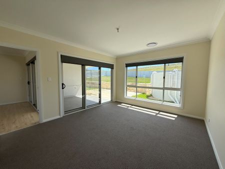 Luxrious Brand New Bugendore 4 bedroom Home - Photo 3