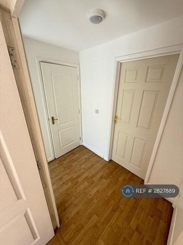1 bedroom in a house share to rent - Photo 4