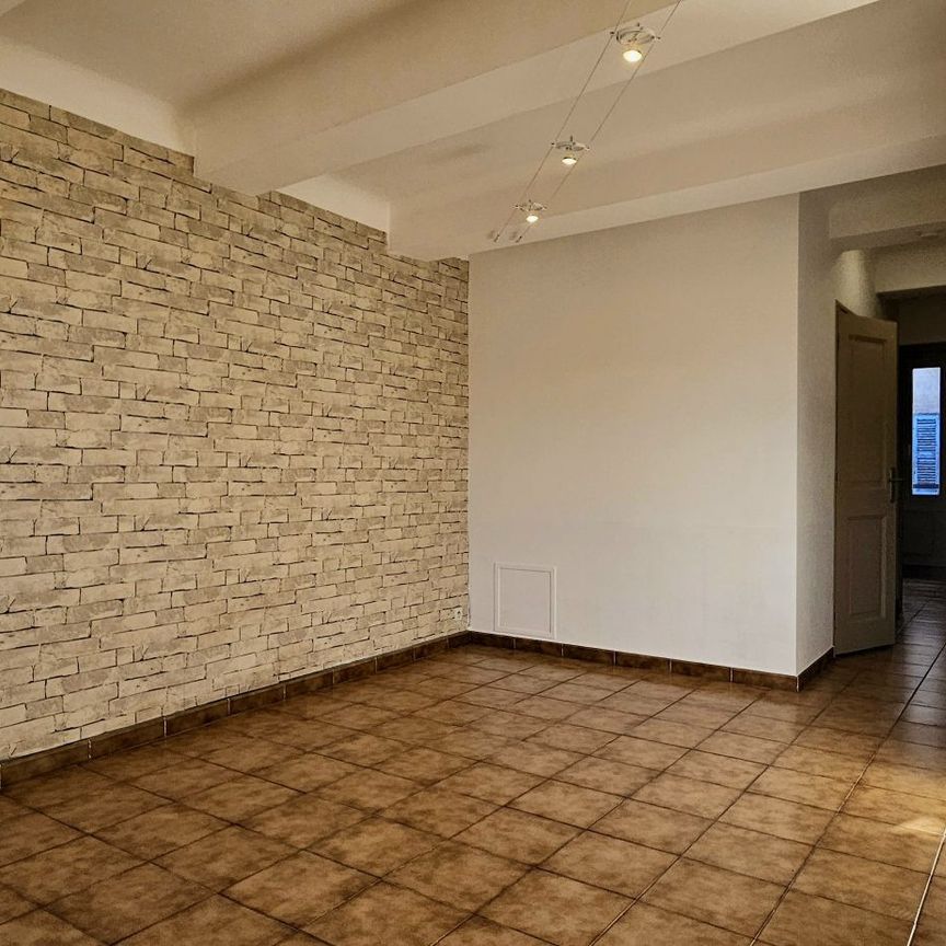 Location Appartement 3 pièces 51m² GONFARON 83590 - Photo 1