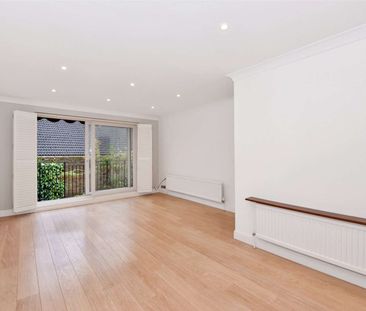 An immaculately presented two double bedroom duplex apartment situa... - Photo 1