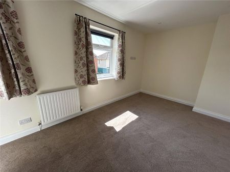 3 bedroom terraced house to rent - Photo 3