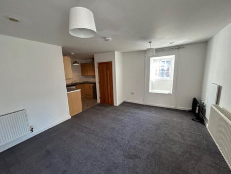 2 bedroom flat to rent - Photo 2