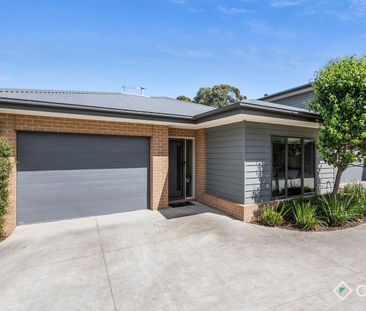 Enjoy the low maintenance benefits of this stylish & contemporary h... - Photo 6