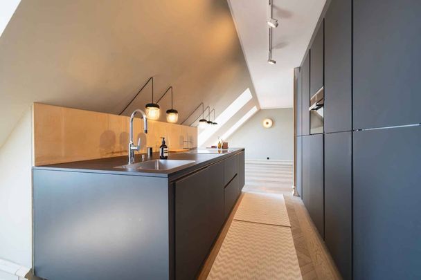 Beautiful apartment offering a unique character and stunning views of the lake - Photo 1