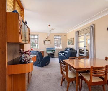SPACIOUS HOME IN A SOUGHT AFTER LOCATION - Photo 4